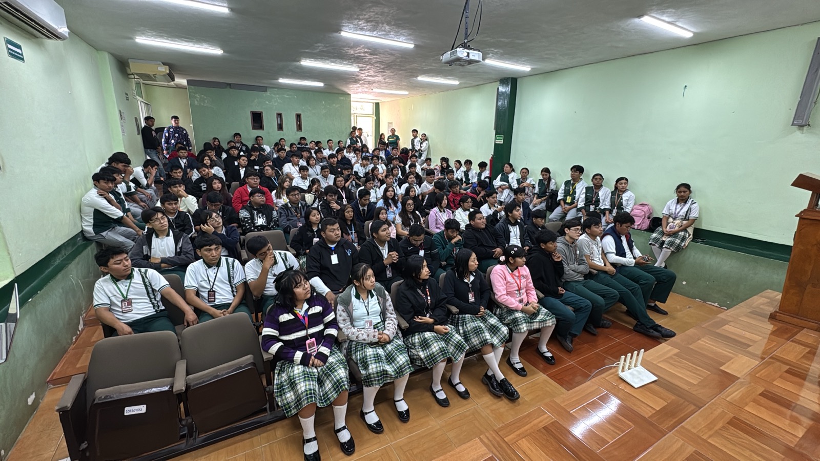 Lanzamiento de Ginia en preparatoria